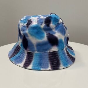 Newhattan Short Brim Bucket Hat, Size S/M, blue and white tie dye, unisex